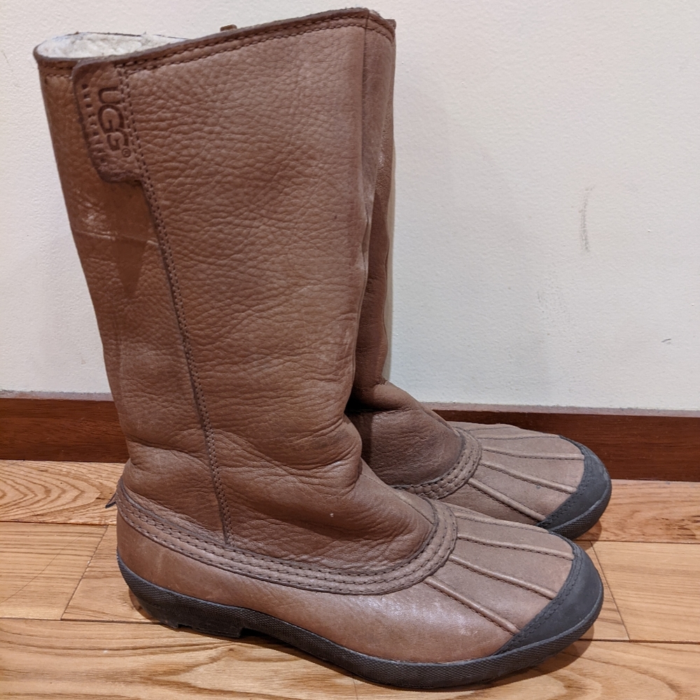 Pre-loved Ugg snow boots, women's size 6.5, tan color